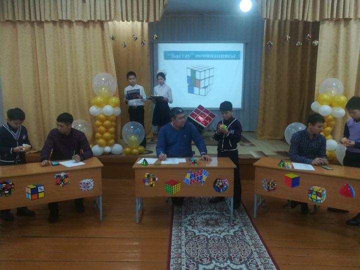 Кубик-Рубик текшесін жинақтау турнирі